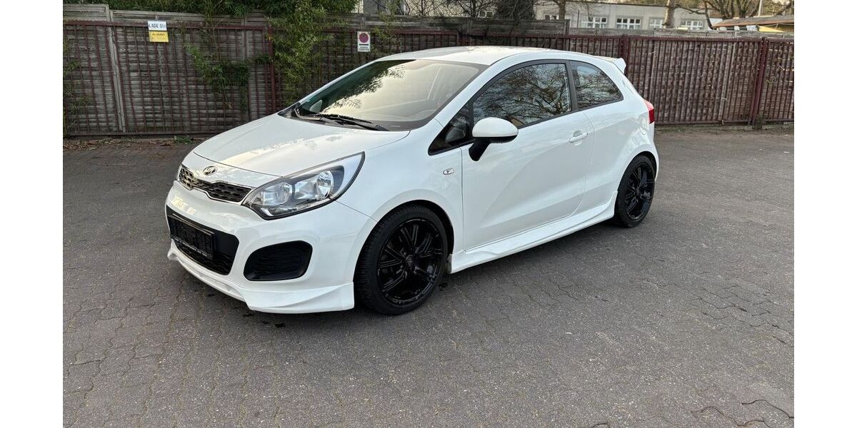 Kia Rio 97.152 km 5.900 &euro; Dorsten 46282