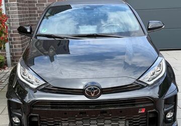 Toyota Yaris 3.800 km 39.999 &euro; Bottrop 46244