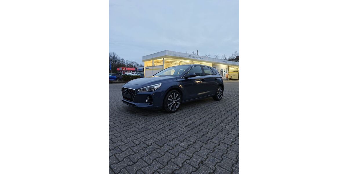 Hyundai i30 141.000 km 8.990 &euro; Hattingen 45527