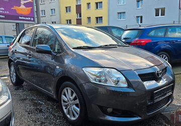 Toyota Auris 124.000 km 6.500 &euro; Essen 45144