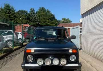 Lada Taiga 76.000 km 6.900 &euro; Essen 45143