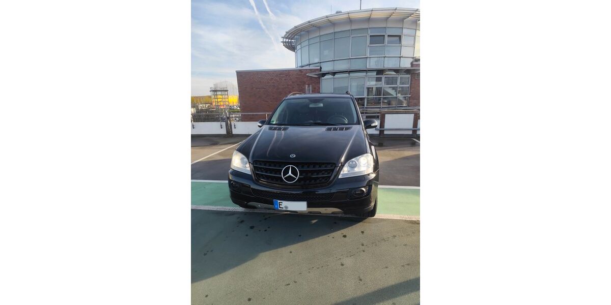 Mercedes-Benz ML 500 196.000 km 11.300 &euro; Essen 45355
