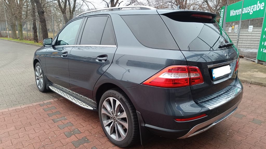 Mercedes-Benz ML 350 251.000 km 15.900 &euro; Duisburg 47139